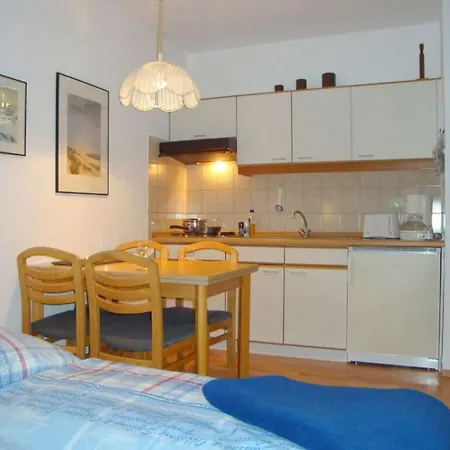 Navigator's Berth Modern Retreat Holiday home
